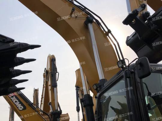 徐工XE400DK履带式挖掘机