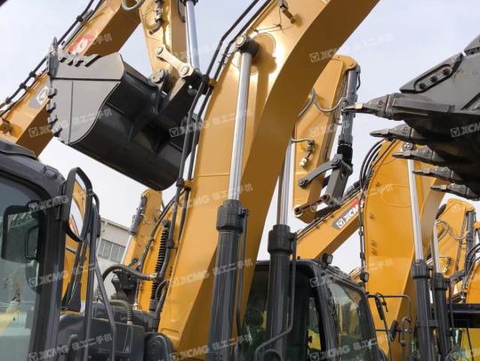 徐工XE400DK履带式挖掘机