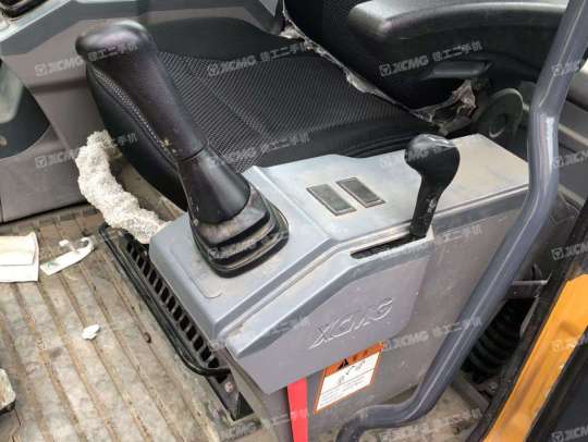 徐工XE380DK履带式挖掘机