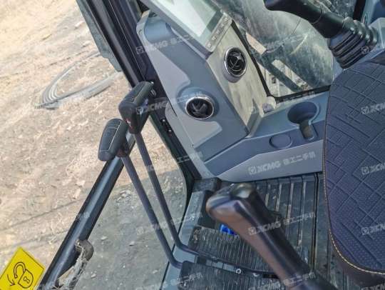 徐工XE200DA履带式挖掘机