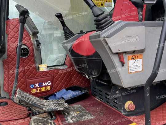 徐工XE370D履带式挖掘机