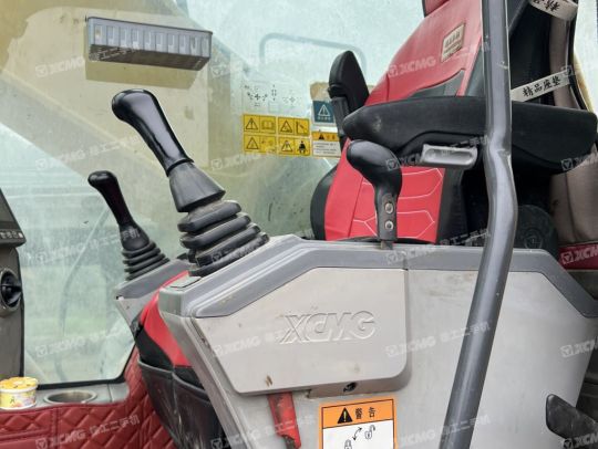 徐工XE370D履带式挖掘机