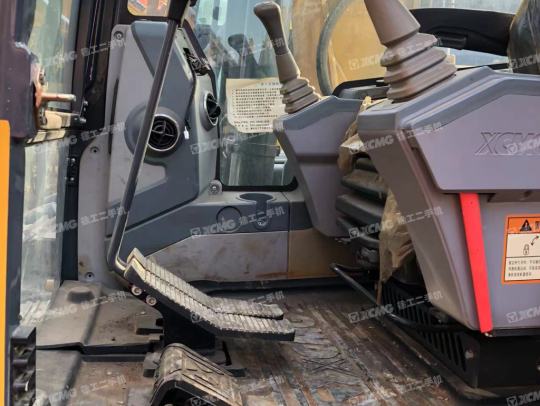 徐工XE150D履带式挖掘机