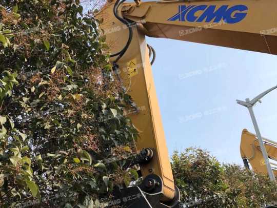 徐工XE150D履带式挖掘机