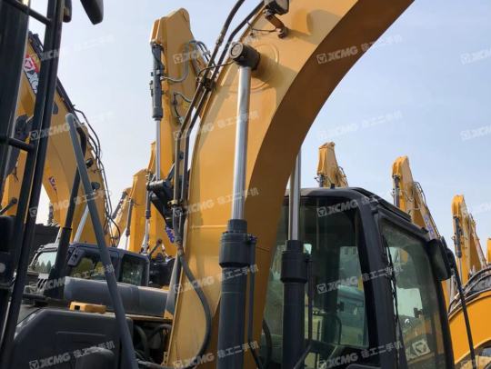 徐工XE150D履带式挖掘机