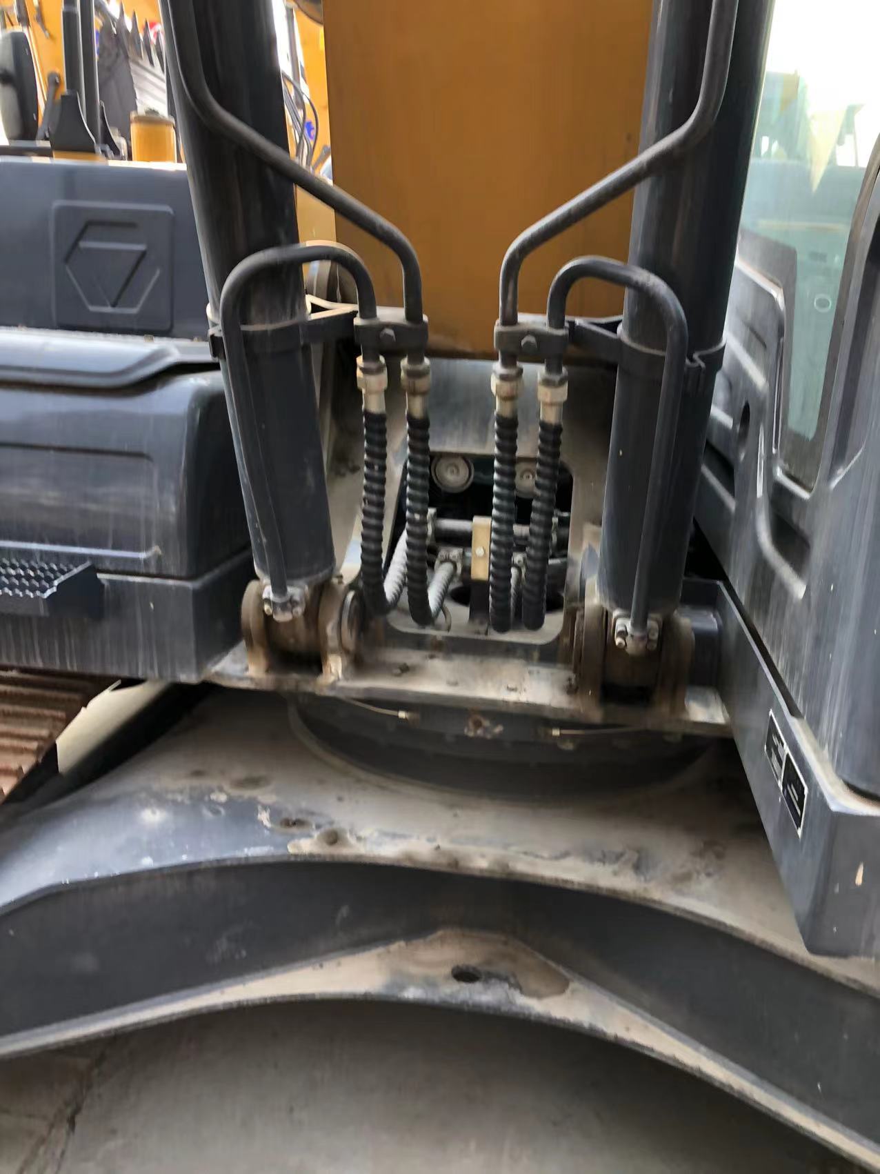 徐工XE225DK履帶式挖掘機