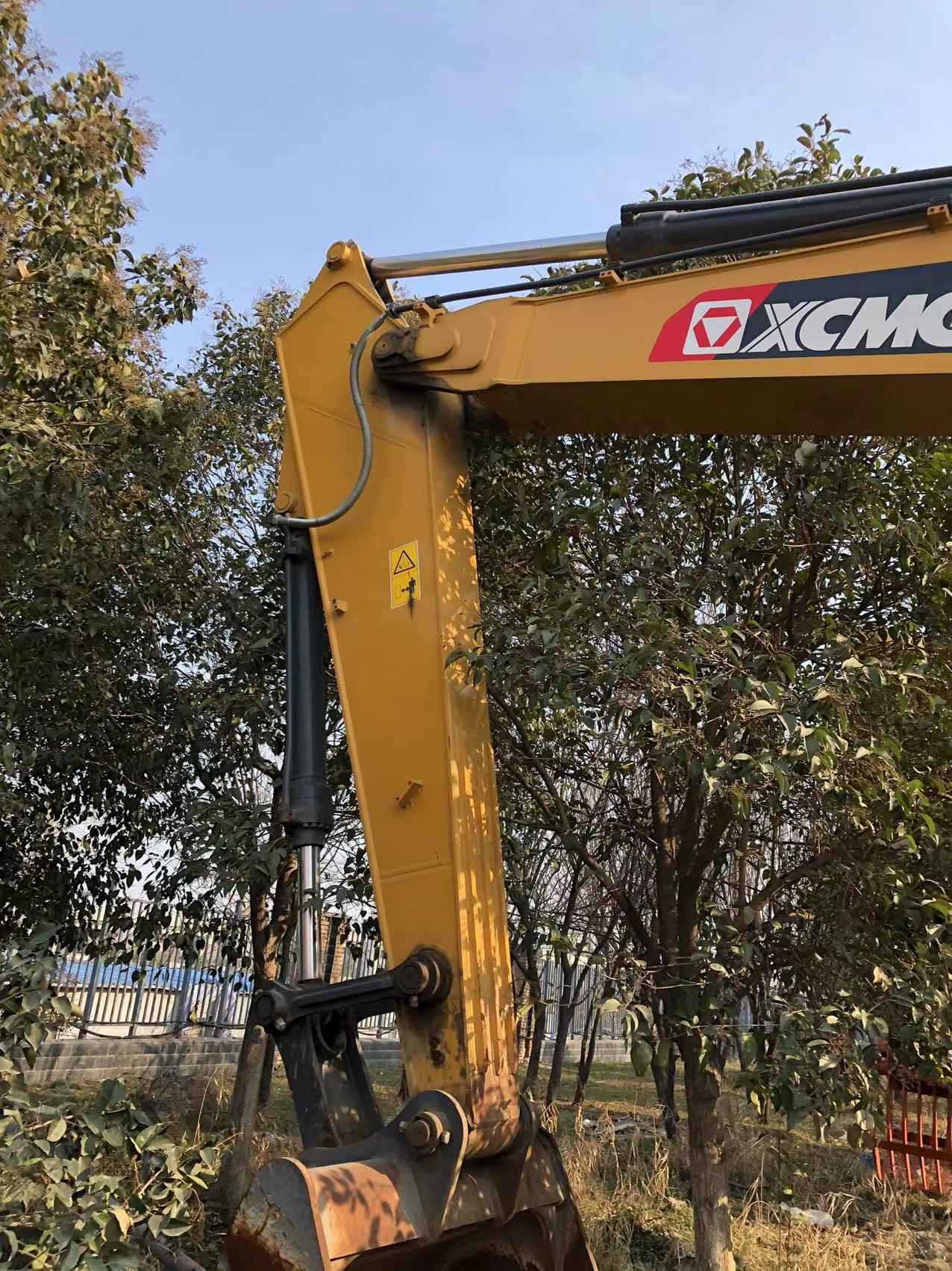 徐工XE225DK履帶式挖掘機