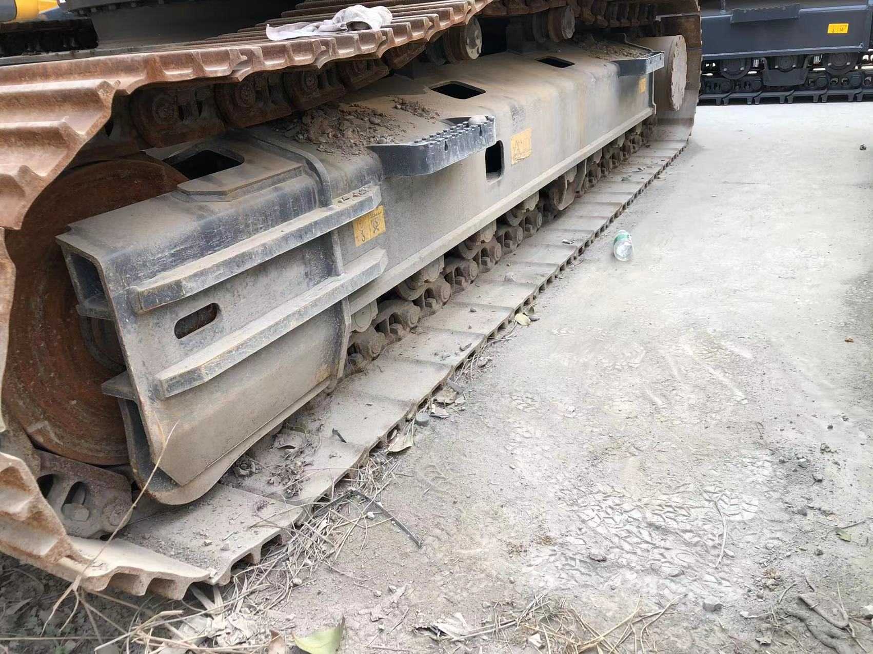 徐工XE225DK履帶式挖掘機