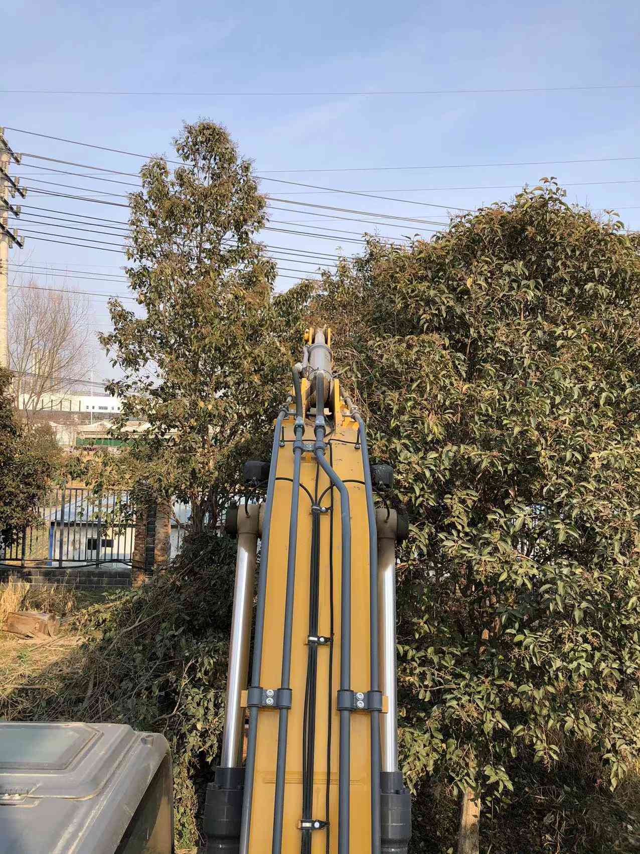 徐工XE225DK履帶式挖掘機