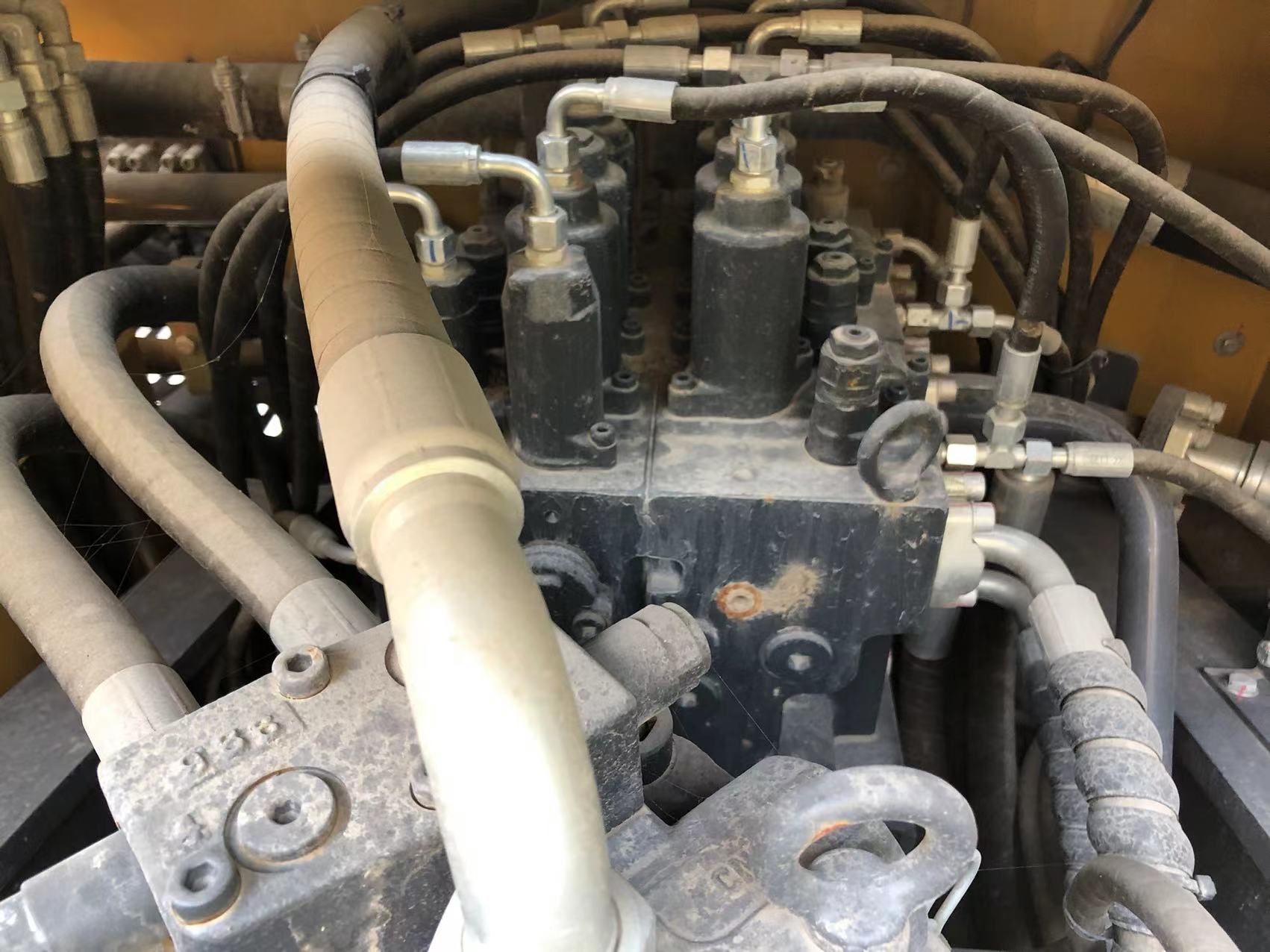 徐工XE225DK履帶式挖掘機