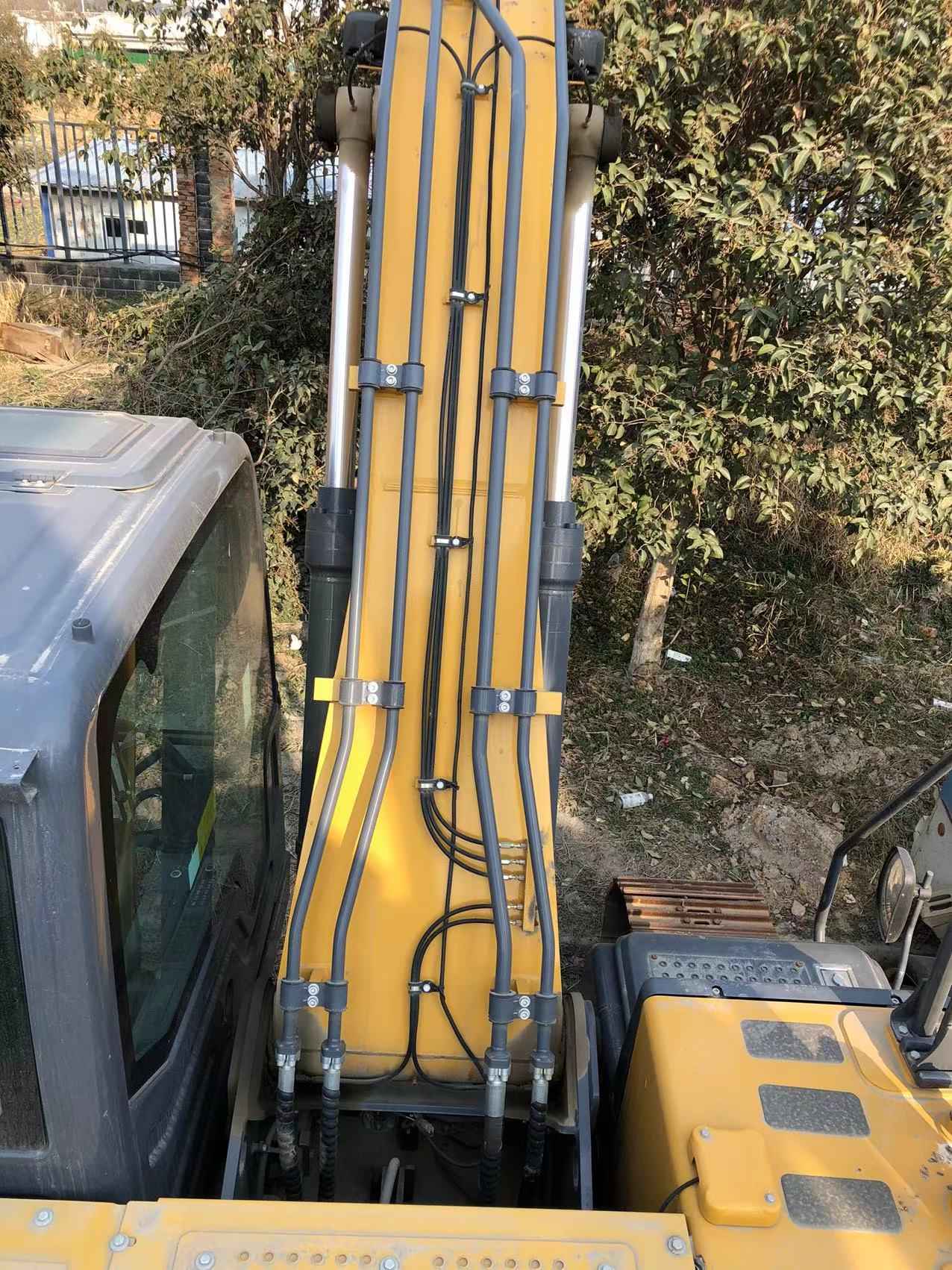 徐工XE225DK履帶式挖掘機