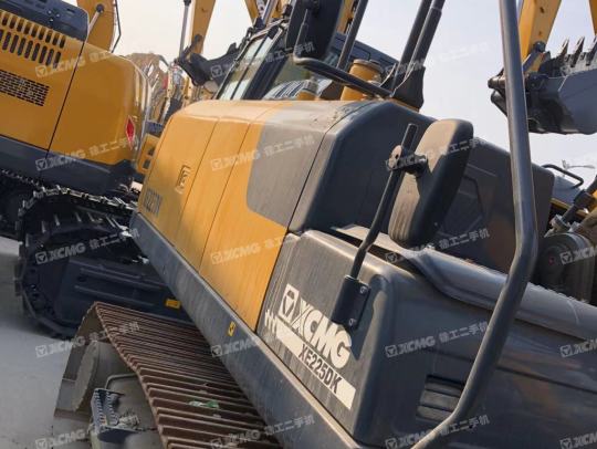 徐工XE225DK履带式挖掘机