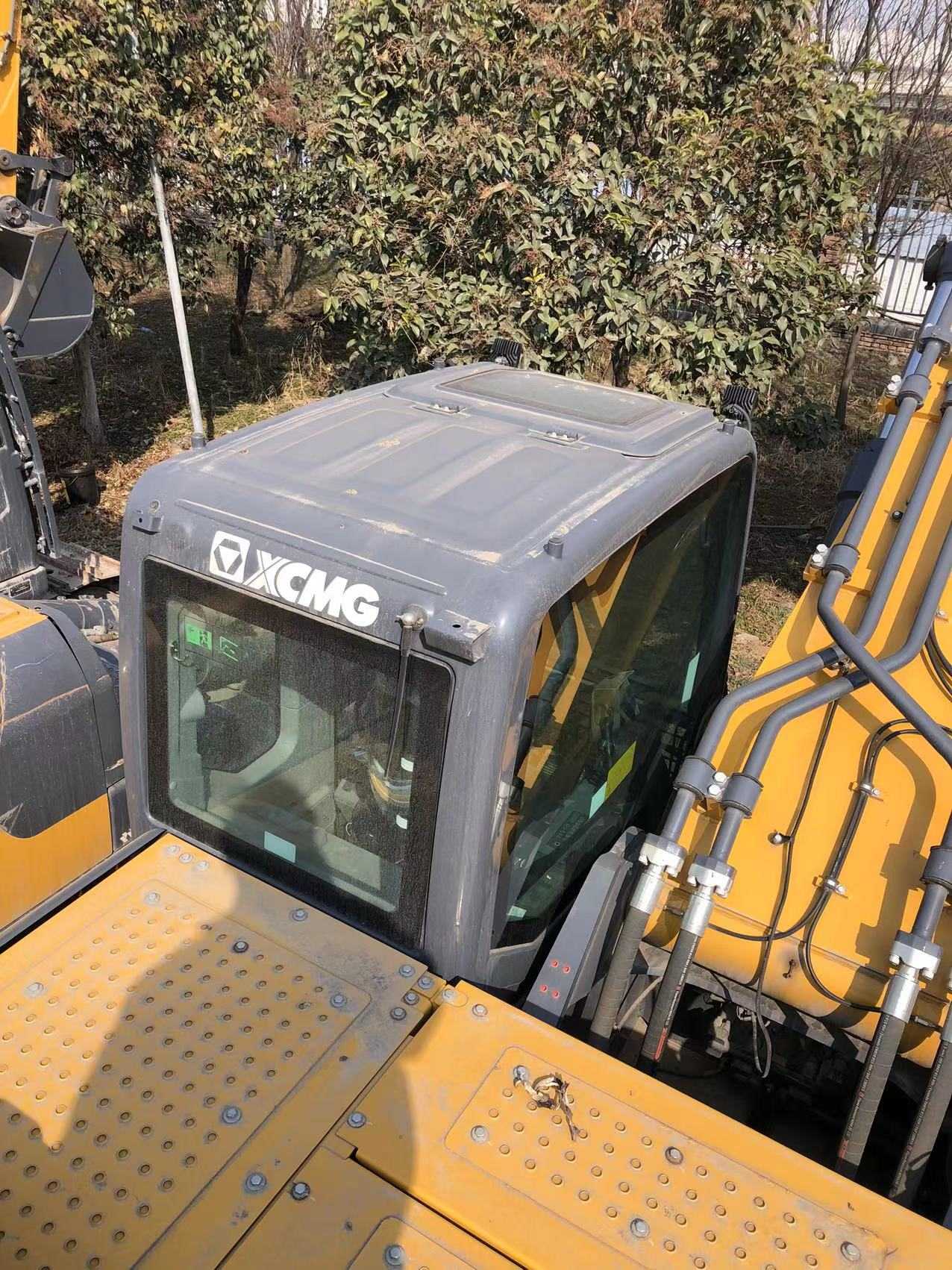 徐工XE380DK履帶式挖掘機(jī)