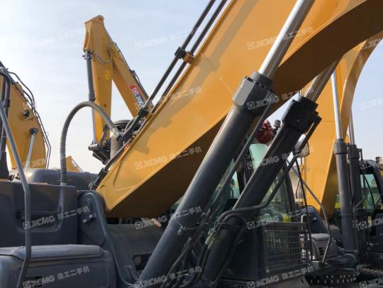 徐工XE400DK履带式挖掘机