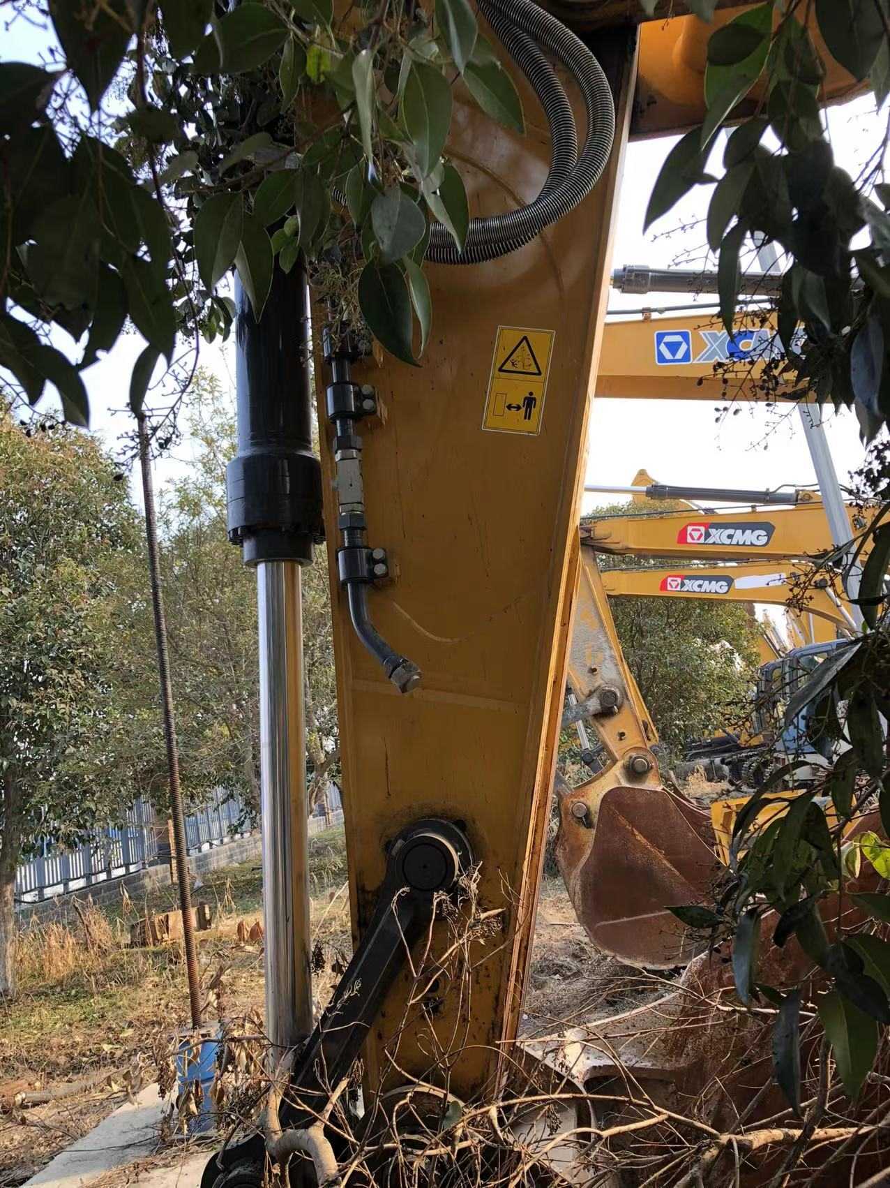 徐工XE400DK履帶式挖掘機