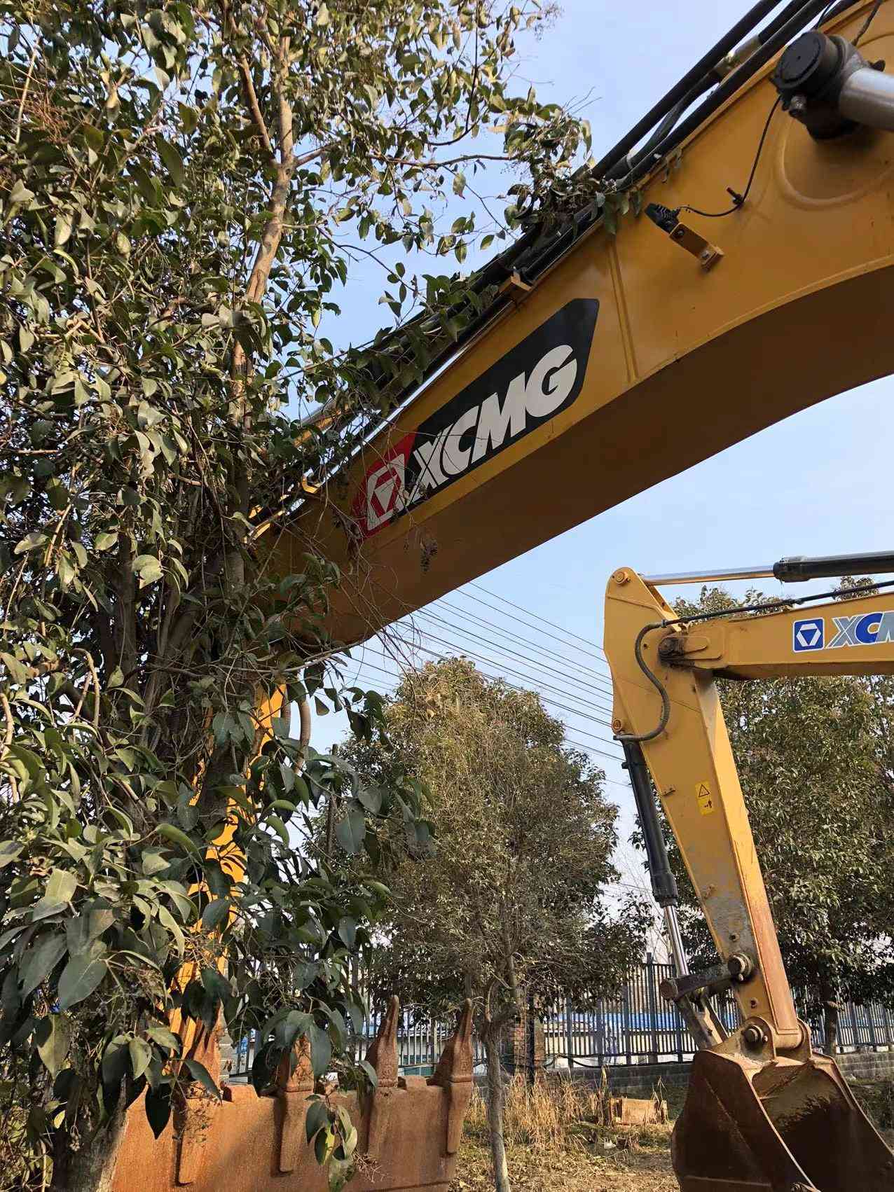 徐工XE400DK履帶式挖掘機