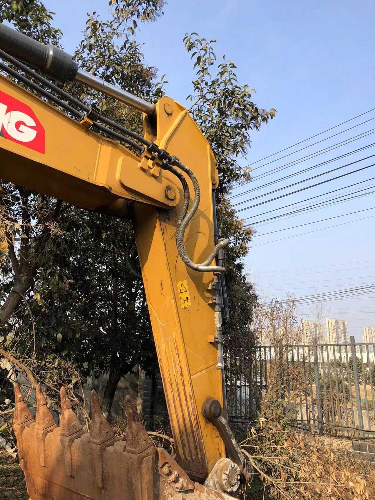徐工XE400DK履帶式挖掘機