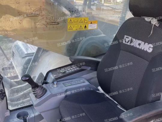 徐工XE400DK履带式挖掘机