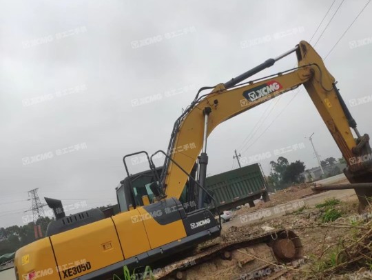 徐工XE270DK履带式挖掘机