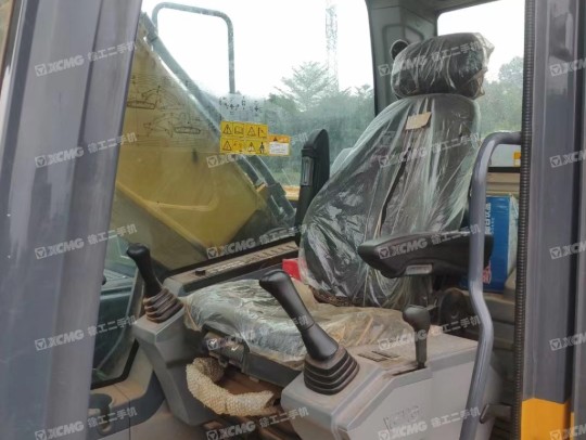 徐工XE270DK履带式挖掘机