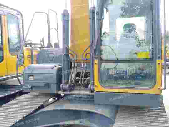 徐工XE215D履帶式挖掘機