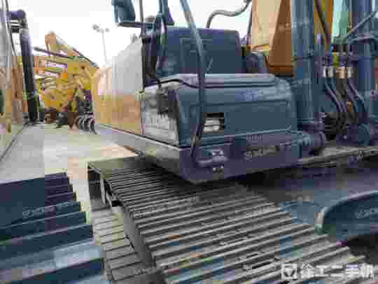 徐工XE215D履帶式挖掘機