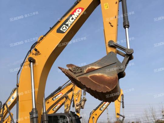 徐工XE245DK履带式挖掘机