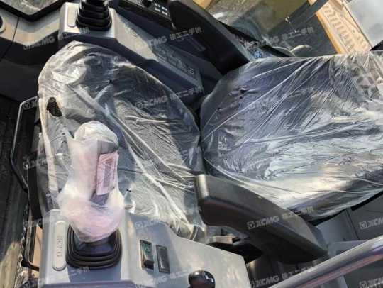 徐工XE245DK履带式挖掘机