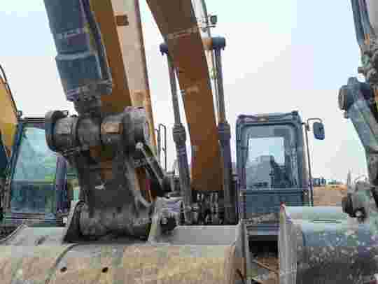 徐工XE270DK履带式挖掘机