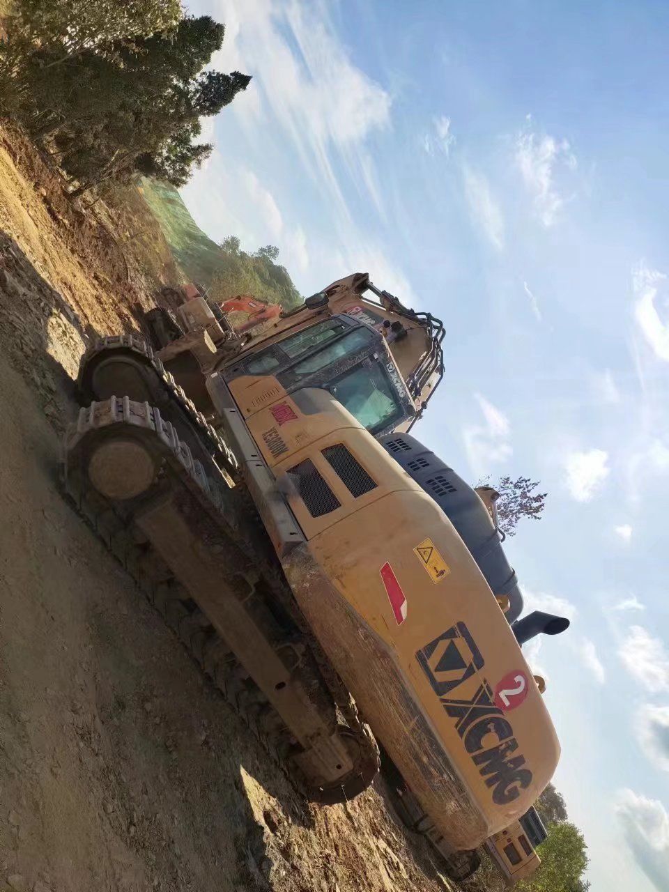 徐工XE380DK履帶式挖掘機