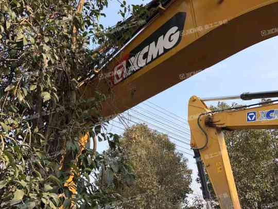 徐工XE400DK履带式挖掘机