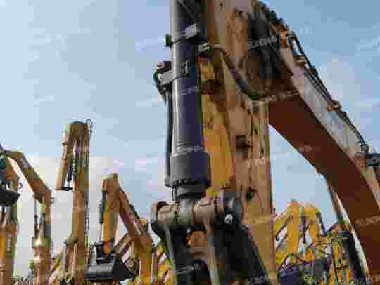 徐工XE400DK履带式挖掘机