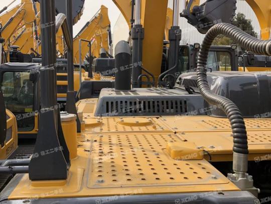 徐工XE400DK履带式挖掘机