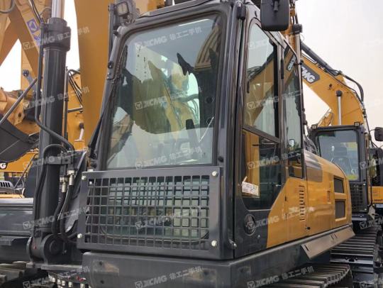 徐工XE400DK履带式挖掘机