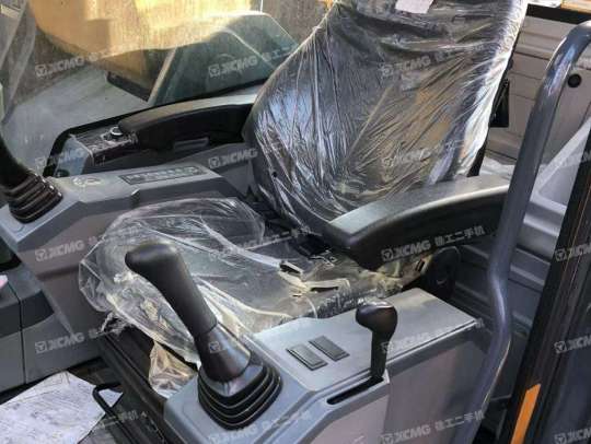 徐工XE400DK履带式挖掘机