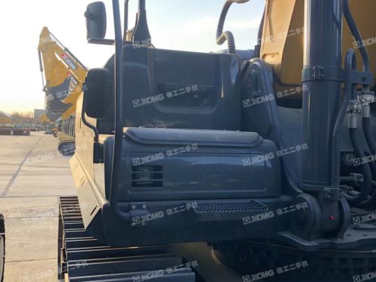 徐工XE400DK履带式挖掘机