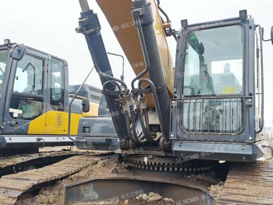 徐工XE470D履带式挖掘机