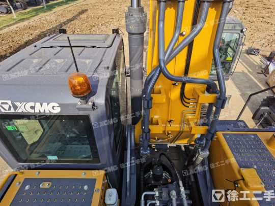 徐工XE490DK履带式挖掘机