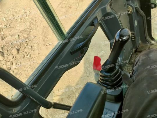 徐工XE550DK履带式挖掘机