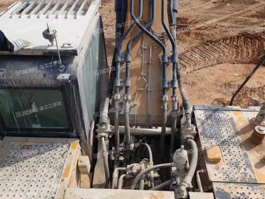 徐工XE550DK履带式挖掘机