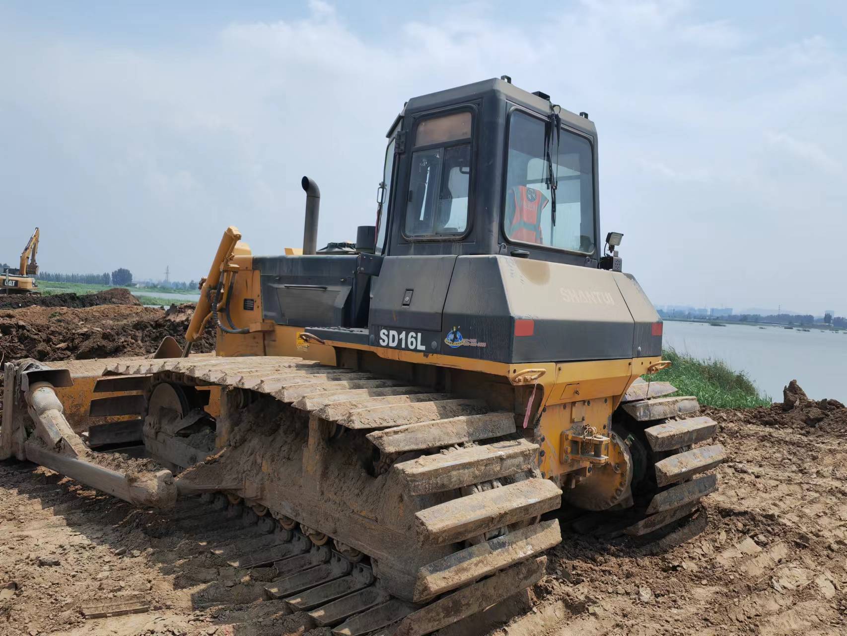 山推SD16L推土机
