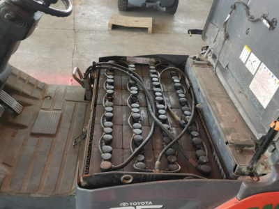 丰田8FBN30内燃平衡重叉车平衡重式叉车